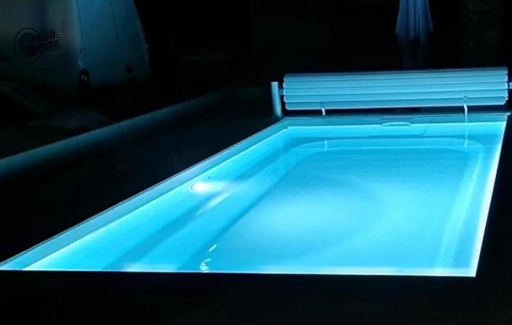 Des professionnels chevronnés pour construire votre piscine à coque en polyester